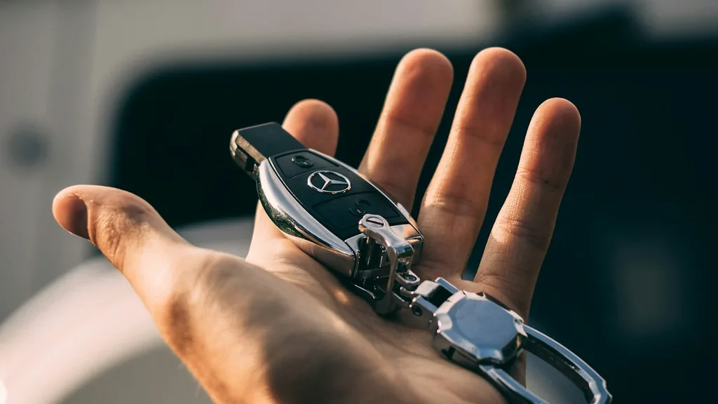 DiscoverCars review comparing rental car prices on phone for nomads