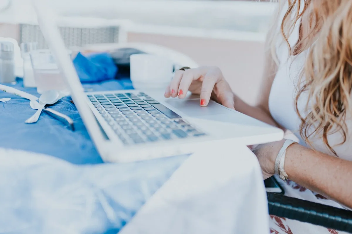 Digital nomad using best flight search engines to find cheap flights from a coffee shop