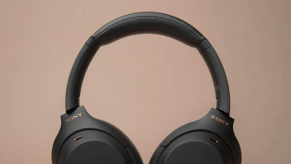 Best headphones for digital nomads headphones worn at cafe for digital nomads