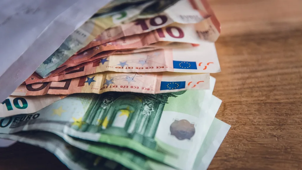 Best multi currency banks multi currency cards fanned out for digital nomads