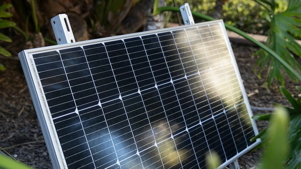 Best portable solar panels foldable solar panel charging power station for digital nomads