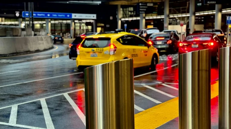 How to Save Money on Airport Transfers (After 27 Years of Taxi Scams)