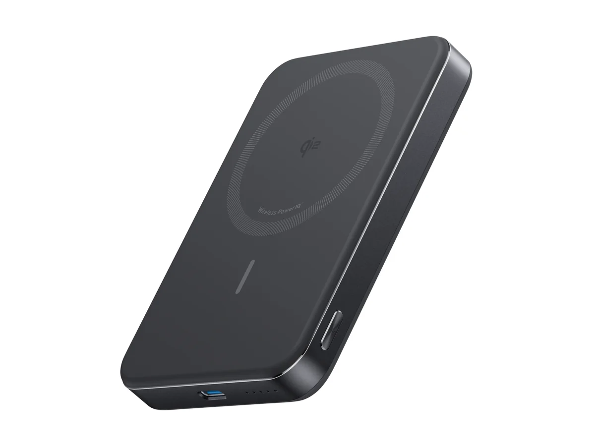 Schwarze magnetische Anker MagGo 10K Slim Powerbank mit Qi2-Logo und USB-C-Anschluss