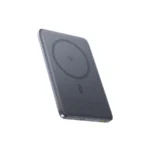 Graue ultraschlanke magnetische Baseus PicoGo Qi2-Powerbank mit Qi2-Logo und gelbem USB-C-Anschluss