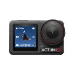 Cámara de acción DJI Osmo Action 5 Pro vista de frente, con su pantalla frontal y su lente