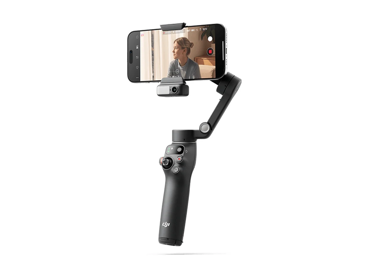 DJI Osmo Mobile 8 telefoongimbal met een telefoon en de trackingmodule