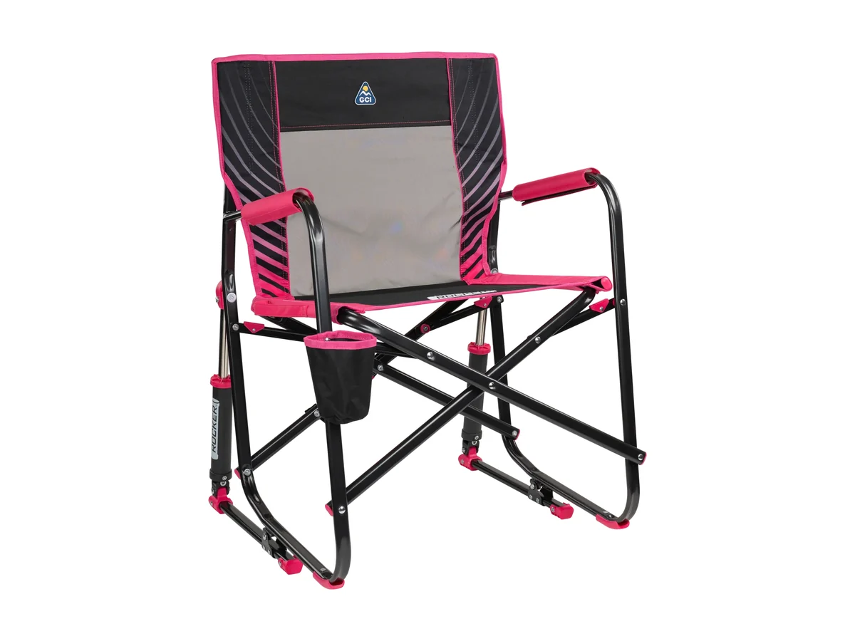 Schommelende campingstoel GCI Outdoor Freestyle Rocker met een rug van mesh, roze randen en een bekerhouder