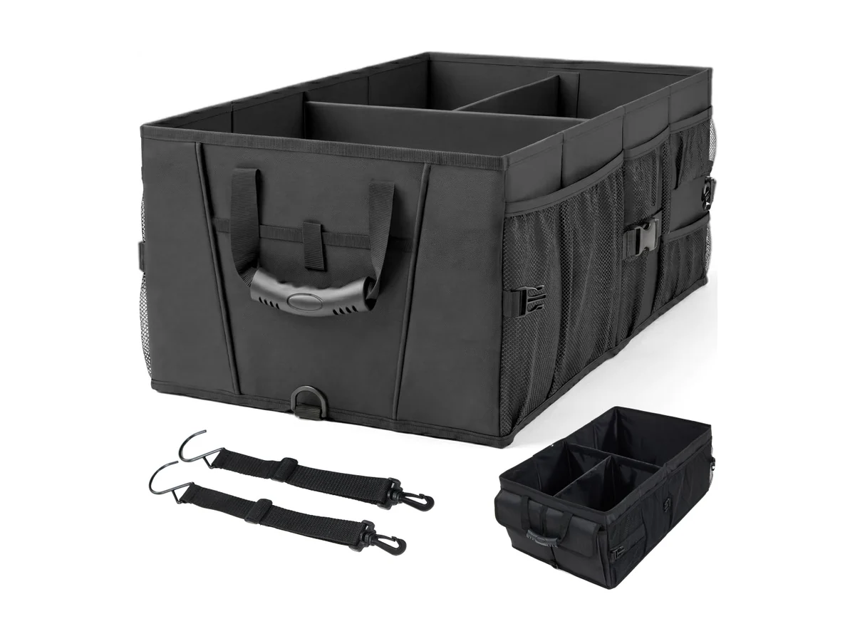 Zwarte Gorilla Grip kofferbakorganizer met riemen en een opgevouwen kleinere doos