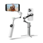 Insta360 Flow 2 Pro telefoongimbal in het wit, twee keer getoond