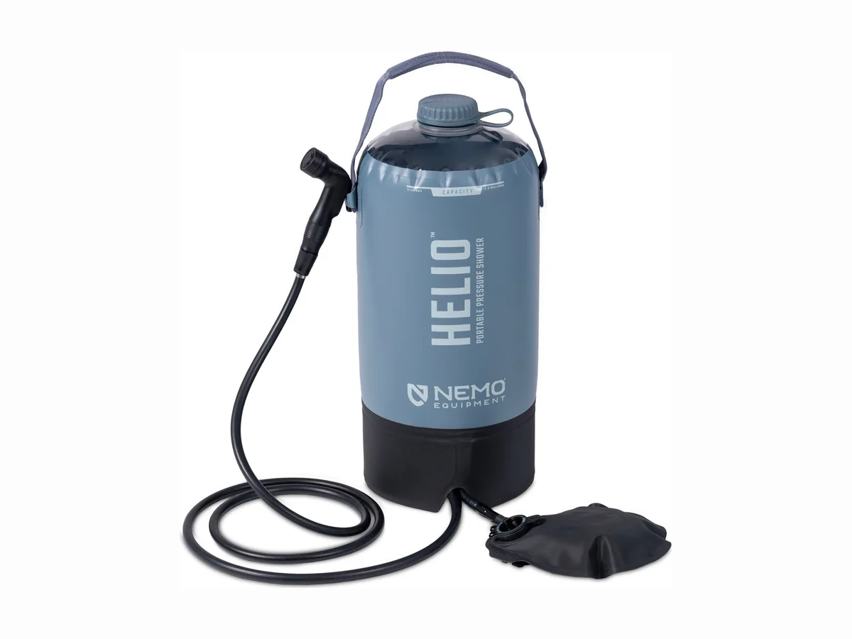 NEMO Helio pressure shower, a grey reservoir with a hose and a foot pump