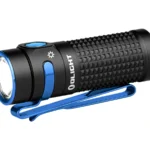Taschenlampe Olight Baton 4 in Schwarz mit blauem Clip