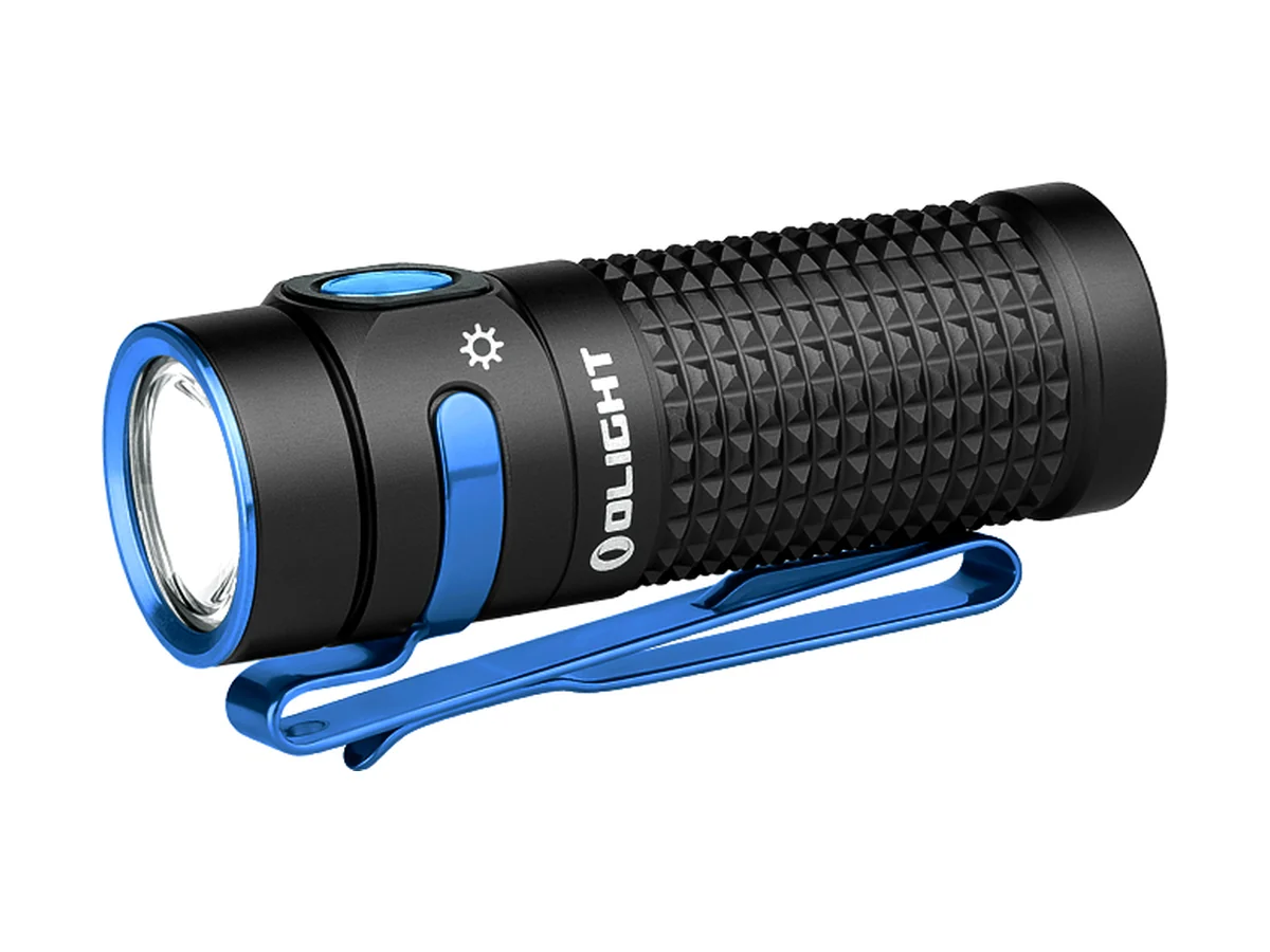 Taschenlampe Olight Baton 4 in Schwarz mit blauem Clip