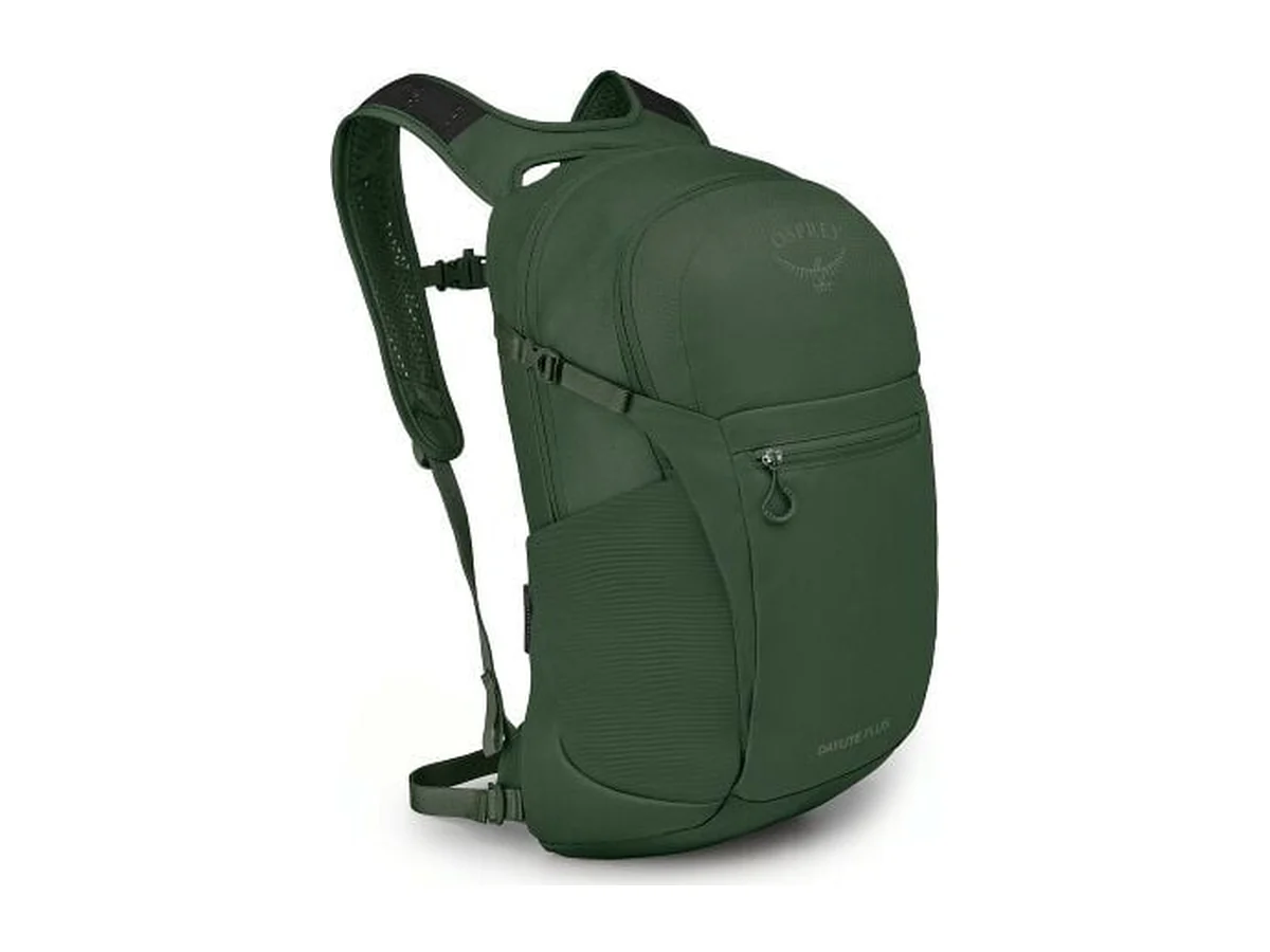 Mochila de día Osprey Daylite Plus de 20 L en verde, vista de lado, con un bolsillo frontal con cremallera