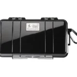 Pelican 1060 Micro Case in zwart met een karabijnhaak