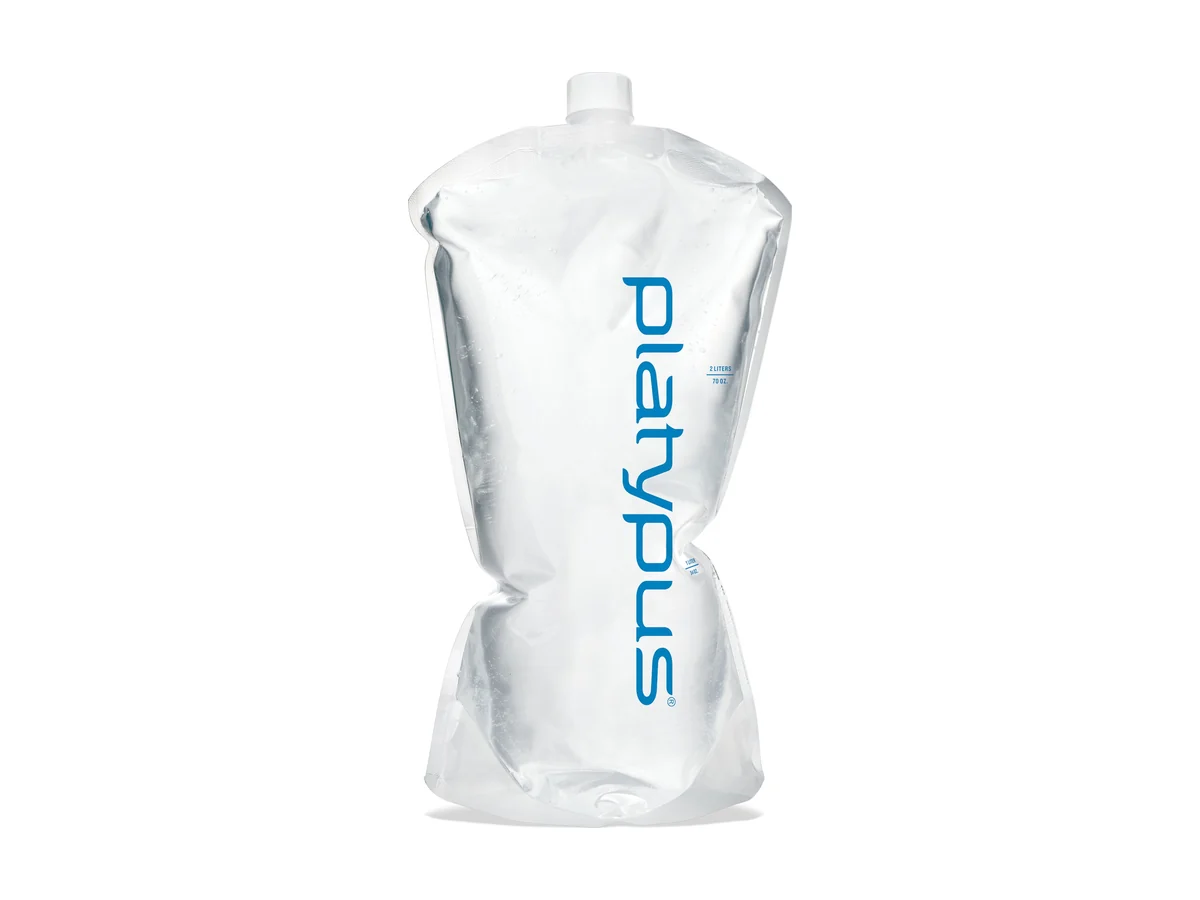 Platypus Platy 2 L zachte fles, doorzichtig met een blauwe dop, rechtop staand
