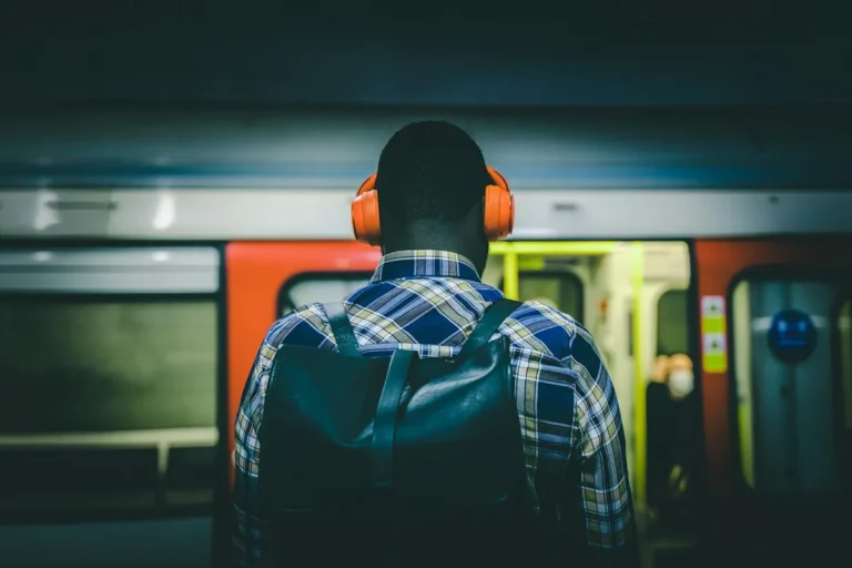 5 Budget Noise Cancelling Headphones Compared